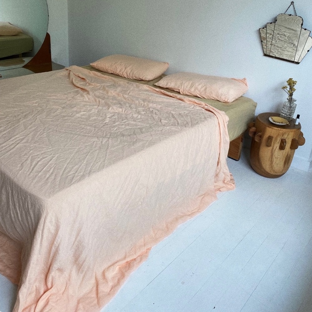 DAZED BUT AMAZED **EUC** Peach Bed Cover Sheet